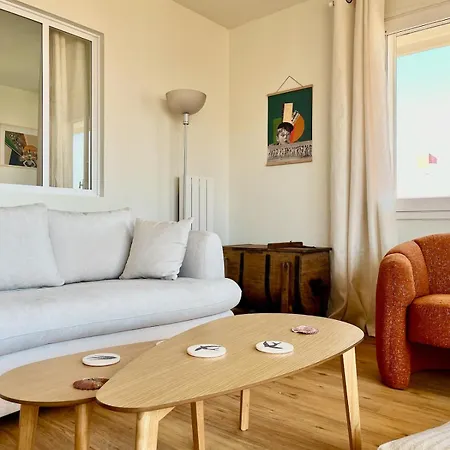 Front De Appartement