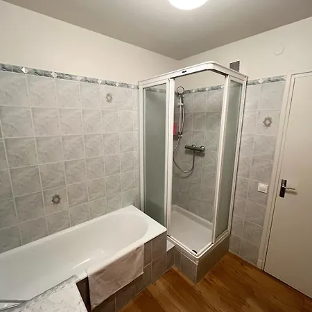 Front De Appartement