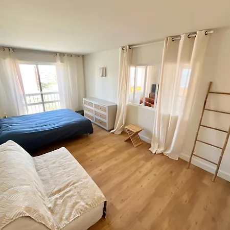 Front De Appartement